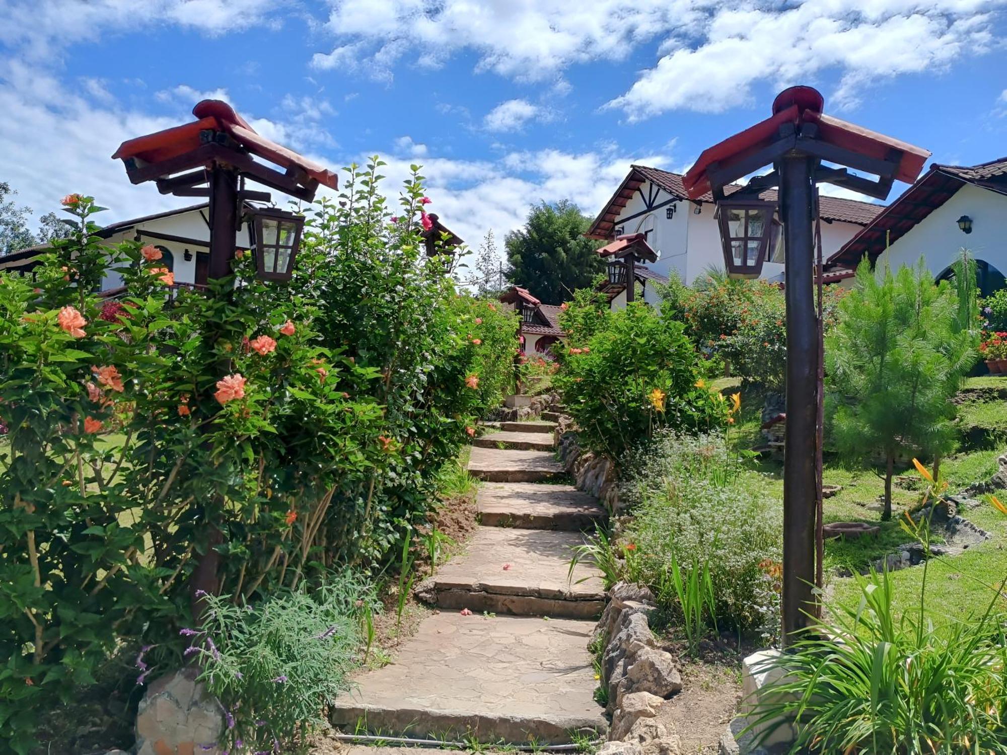 Hotel Villa De Paris Chachapoyas Exterior photo