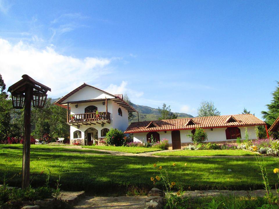 Hotel Villa De Paris Chachapoyas Exterior photo