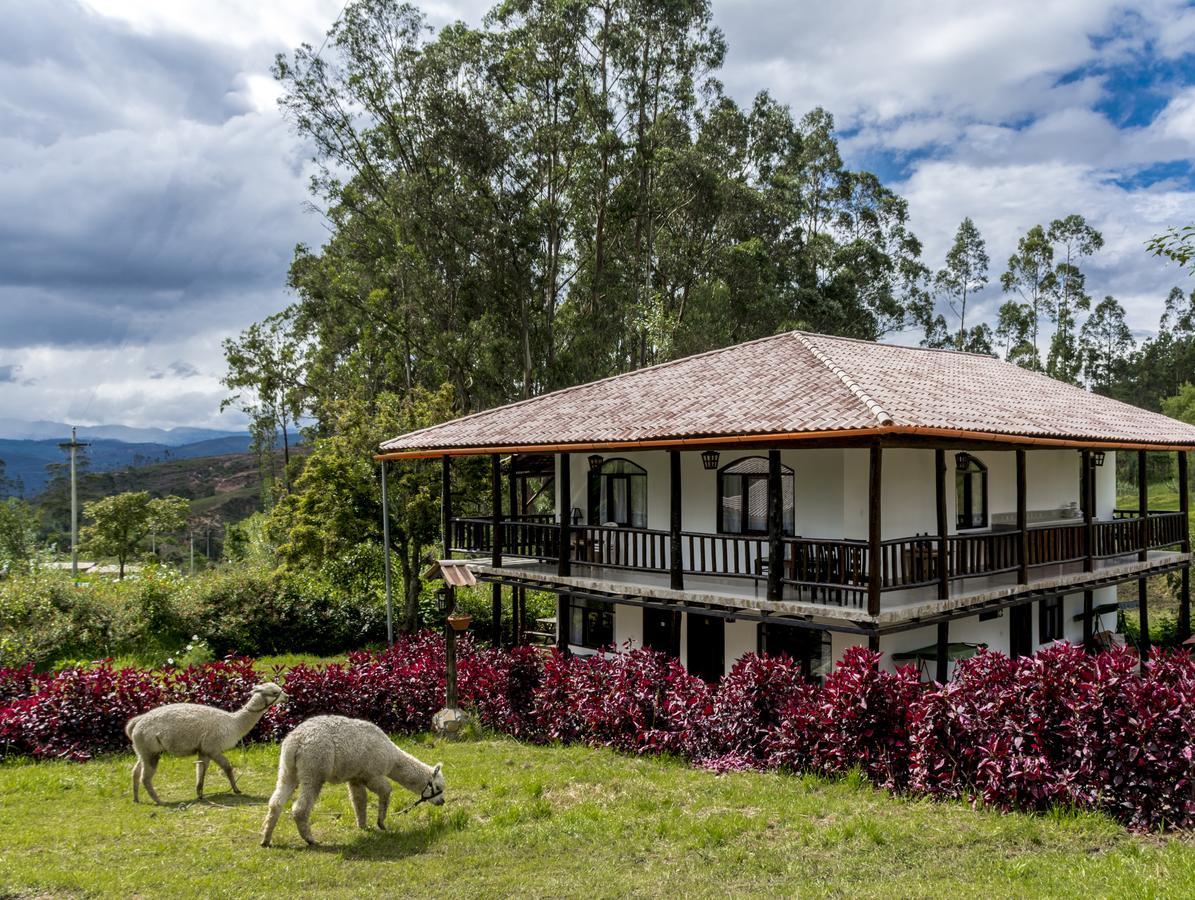 Hotel Villa De Paris Chachapoyas Exterior photo